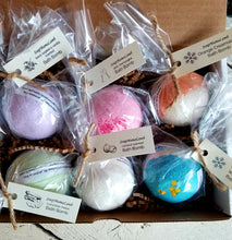 Load image into Gallery viewer, Bath Bombs 6 Pack gift box